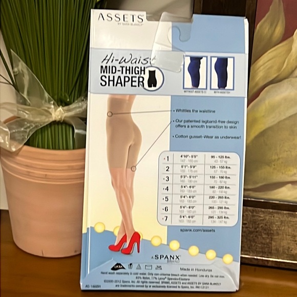 Assets by Sara Blakely hi-waist Mid-Thigh Shaper nude  size 3 NWT - Picture 8 of 11